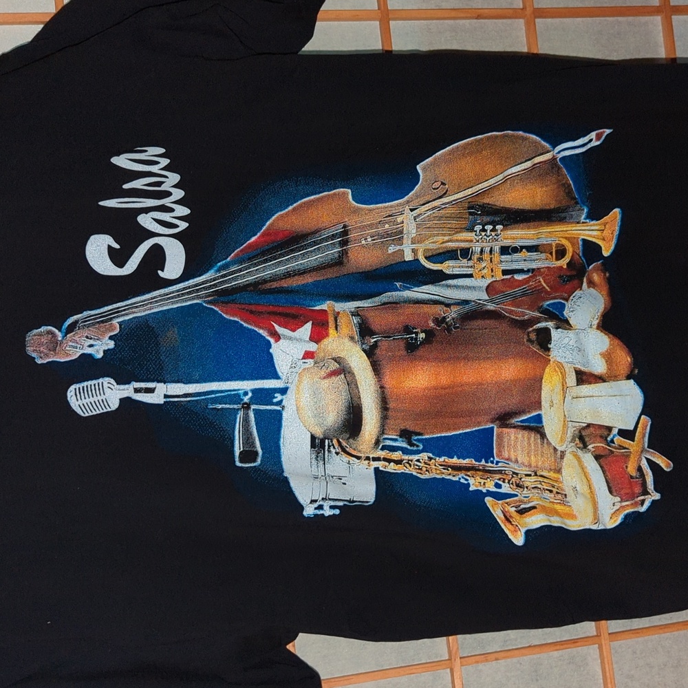 Columbian Salsa T Shirt, beautiful colors,Size M